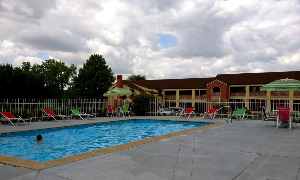 Days Inn Kansas City-Worlds Of Fun Exteriér fotografie